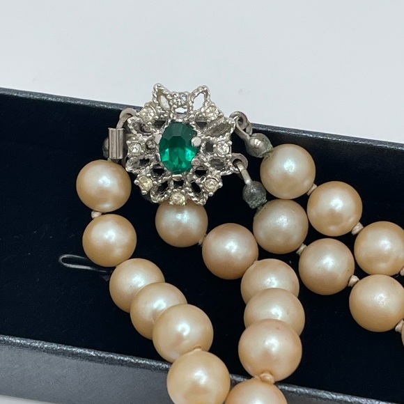 Vintage Faux Pearl Necklace. - Picture 3 of 5